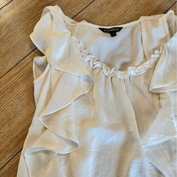 Express Ivory Ruffle Top - Picture 5 of 7
